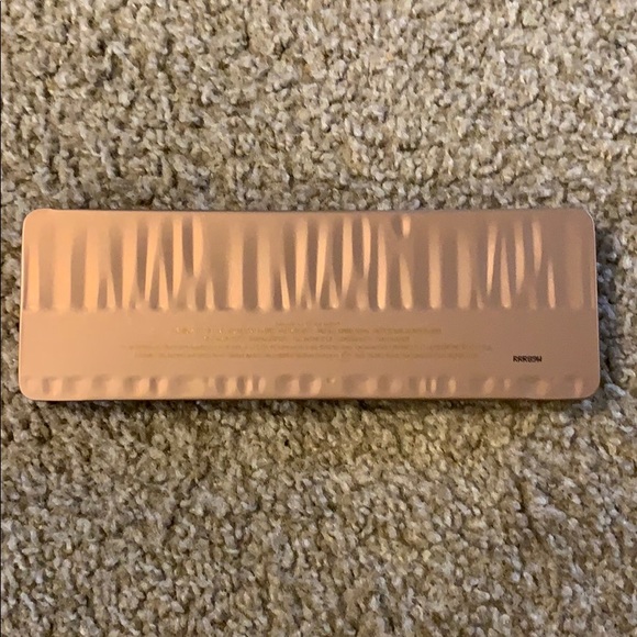 NIB Urban Decay Naked3 Palette - Picture 3 of 3